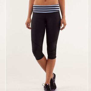 Lululemon  Run For Your Life crop Size 4 in Black / Sea Stripe